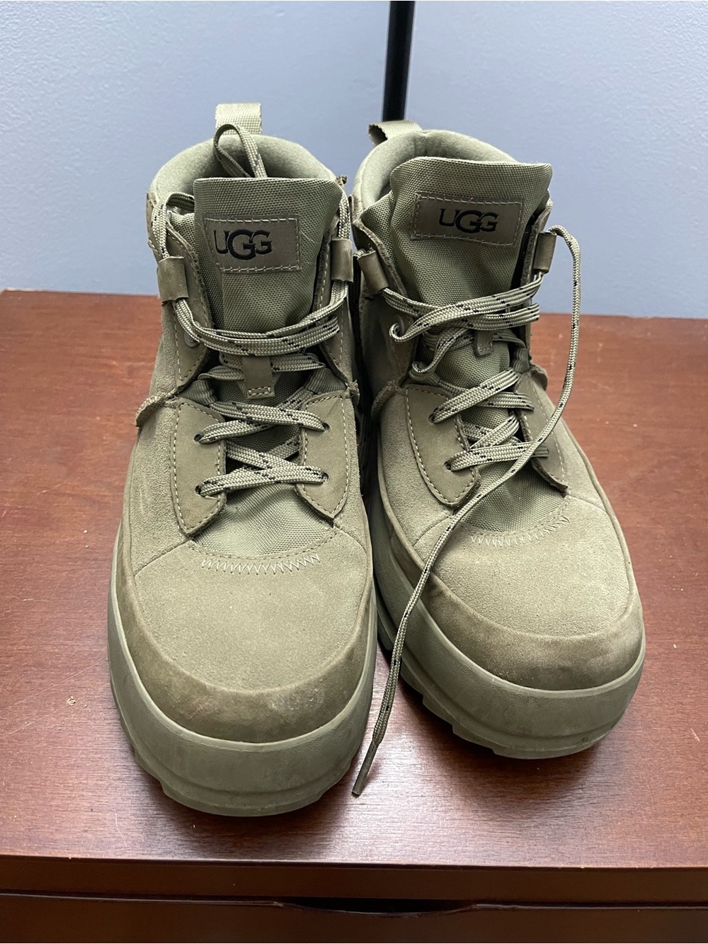 UGG Men's Green Suede Lace-Up Boots size 7.5
